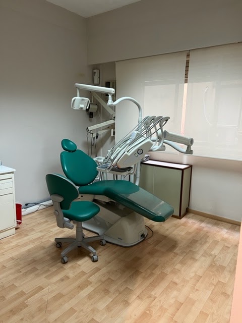 Recepción y sala de espera cálida estilo nórdico